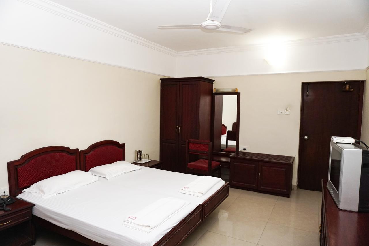 Keerthi Hotell Thiruvananthapuram Eksteriør bilde