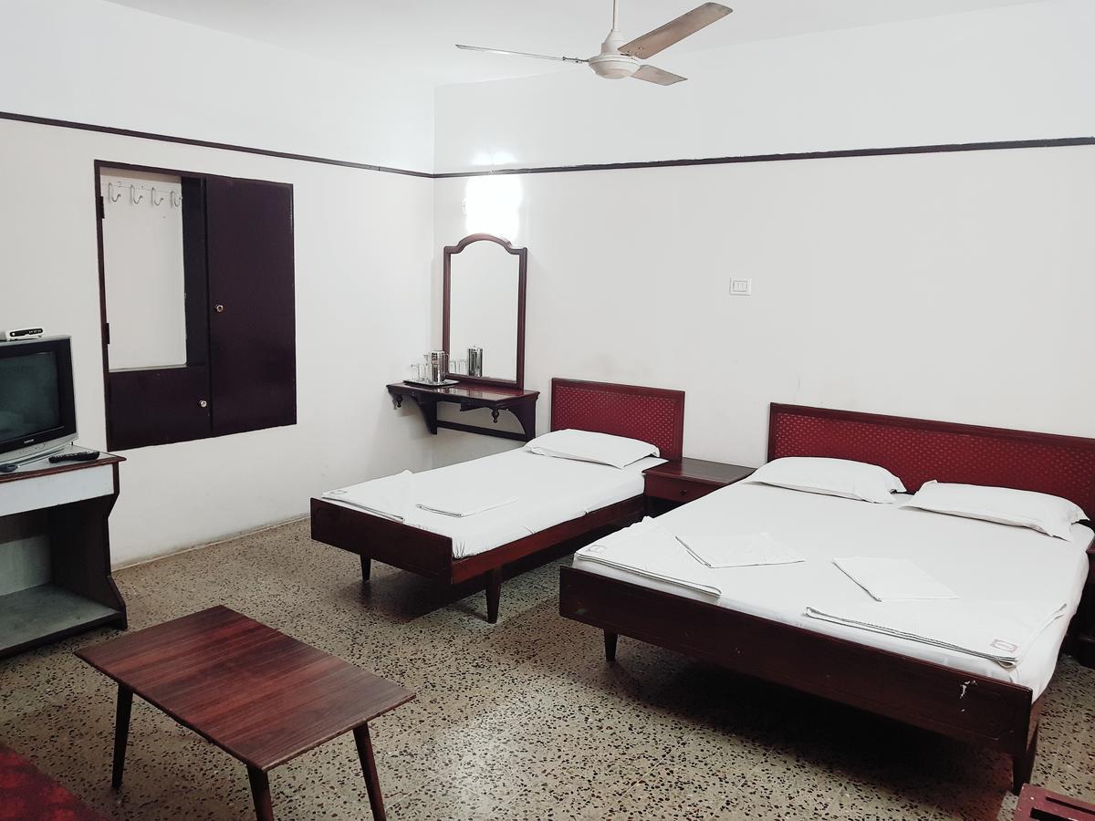Keerthi Hotell Thiruvananthapuram Eksteriør bilde