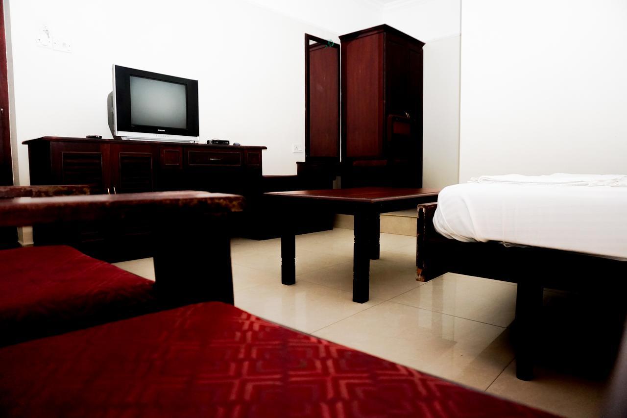 Keerthi Hotell Thiruvananthapuram Eksteriør bilde