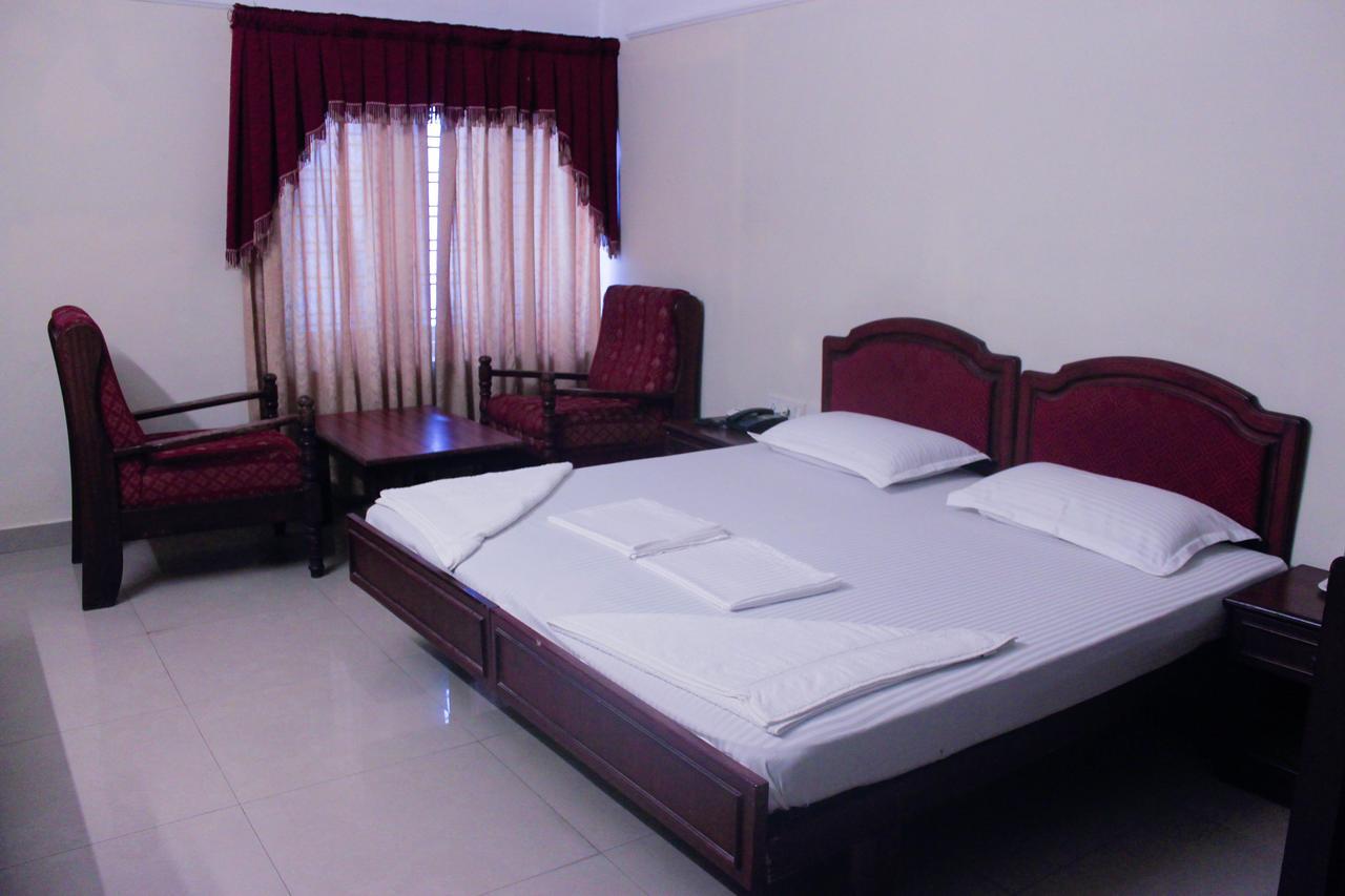 Keerthi Hotell Thiruvananthapuram Eksteriør bilde
