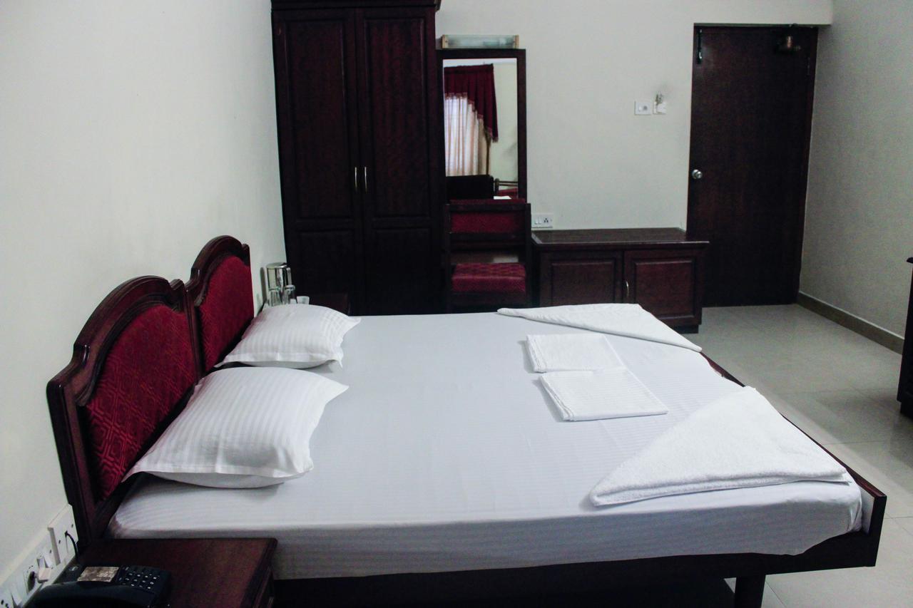 Keerthi Hotell Thiruvananthapuram Eksteriør bilde
