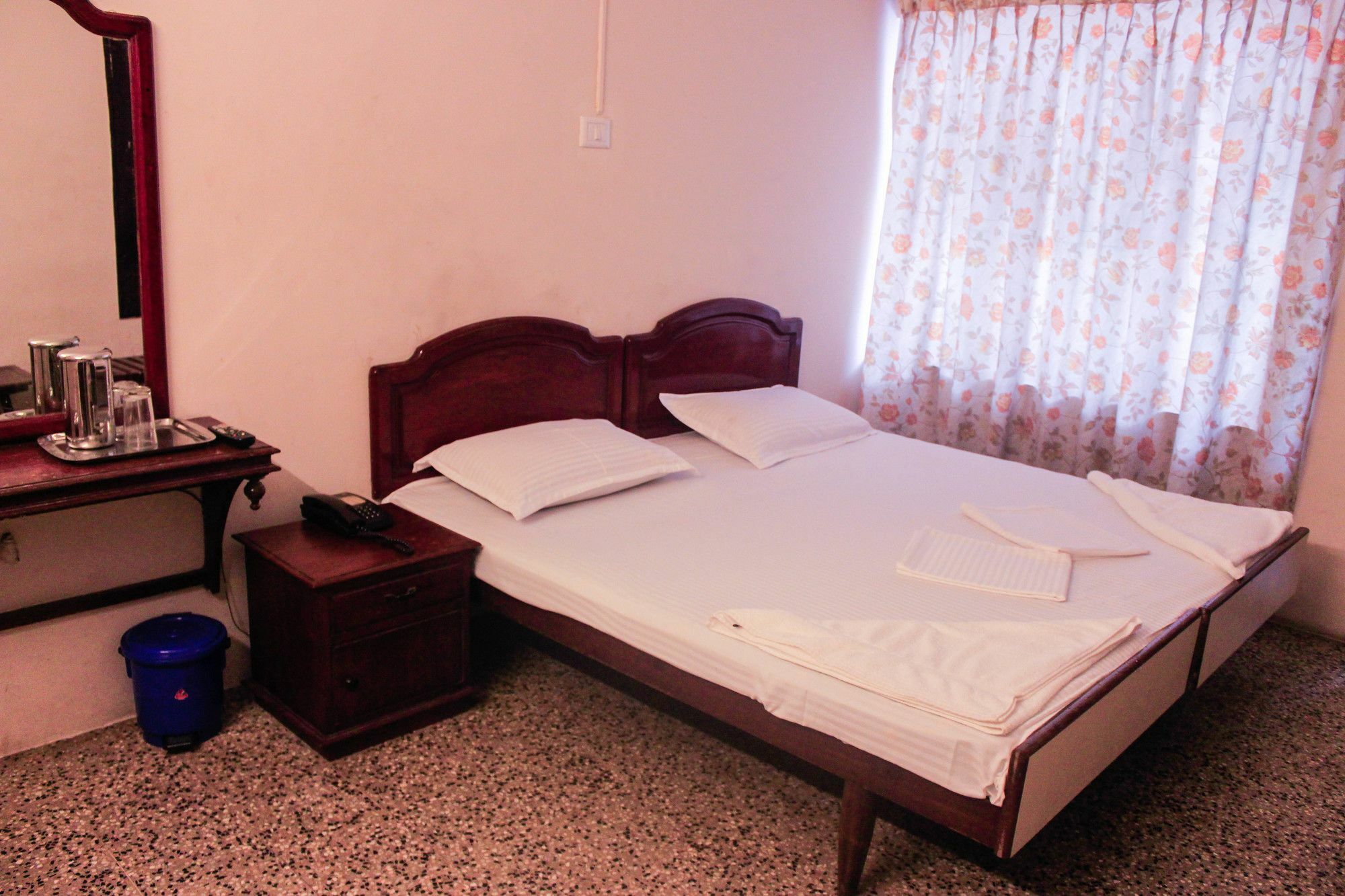Keerthi Hotell Thiruvananthapuram Eksteriør bilde
